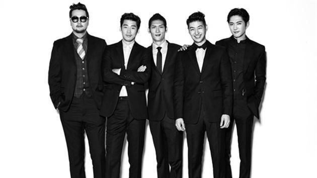 god는 2014년 데뷔 15주년을 맞아 다시 뭉쳤고 컴백 싱글 미운오리새끼는 빌보드 K팝 핫100 1위에 올랐다 사진싸이더스HQ