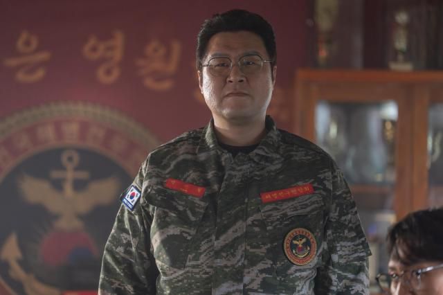 드라마 김부장 박진철 역의 배우 윤경호 사진SBS