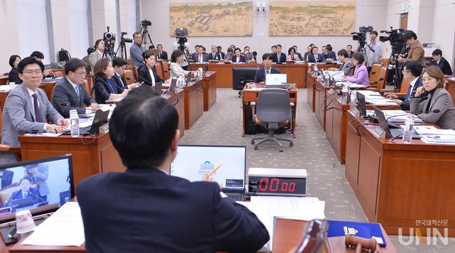 국회 교육위원회는 24일 국회 본관에서 종합감사를 실시했다. (사진=한명섭 기자)