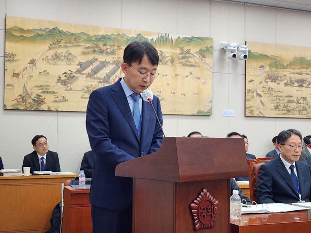 박상규 한국대학교육협의회 회장이 11일 진행된 국회 교육위원회 국정감사에서 업무보고를 하고 있다. (사진=한국대학신문 DB)