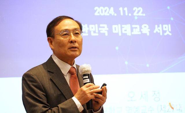 오세정 전 총장은 기조 강연에서 “대한민국 미래교육은 창의적 인재 양성을 목표로 해야 한다”고 역설했다. (사진=한명섭 기자)