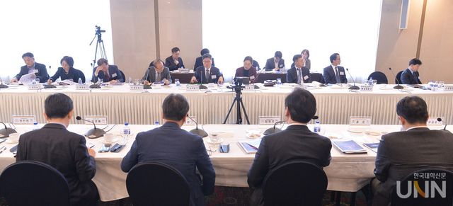 지난 6일 서울 중구 프레지던트호텔에서 개최된&nbsp; ‘2024 일반대 UCN 프레지던트 서밋’에서 참석자들이 의견을 나누고 있다. (사진=한명섭 기자)