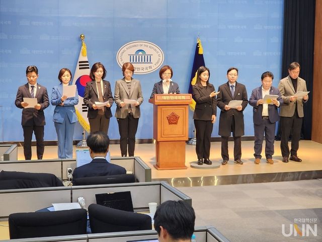 야당 교육위 의원들은 9일 국회 소통관에서 기자회견을 열고 교육부와 이주호 부총리 겸 교육부 장관을 규탄했다. (사진=백두산 기자)