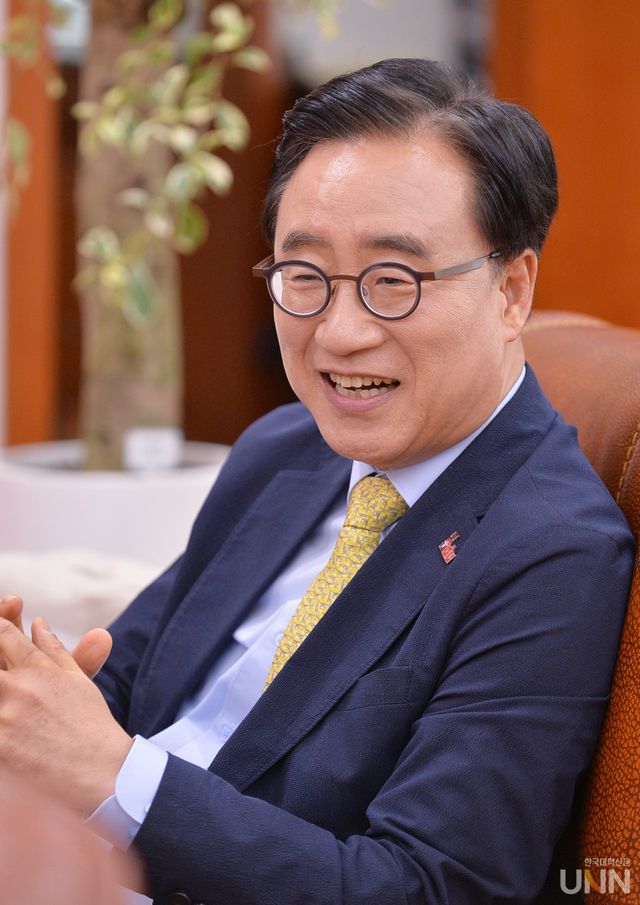 김광만 인덕대 총장이&nbsp;지역혁신 중심 대학지원체계(RISE, 라이즈)에서 지역과의 협력 계획에 대해 설명하고 있다. (사진=한명섭 기자)