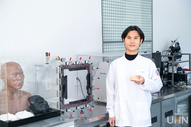 치과기공사 국가고시에서 전국 수석을 차지한 손동혁 씨.