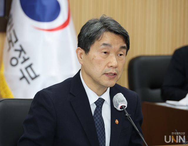 이주호 부총리 겸 교육부 장관이 11일 서울청사에서 열린 2025년 제1차 사회관계장관회의에서 발언하고 있는 모습. (사진=교육부)
