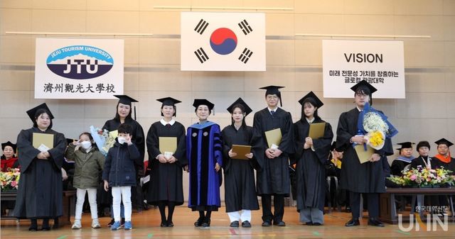 14일, 제주관광대학교 체육관에서 ‘2024학년도 제31회 학위수여식’ 이 열렸다.