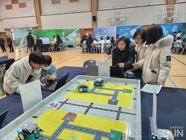 2025 디지털새싹 챌린지 경진대회에 참여한 학생들이 챌린지 과제에 도전하고 있다. (사진=테크빌교육)