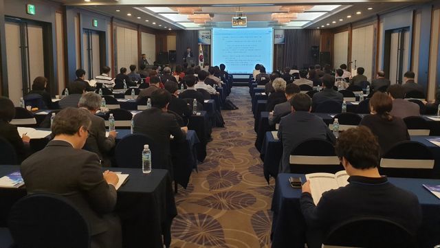 ​전국 대학 입학 부서의 수장들이 한 자리에 모여 교육부·대교협 등과 소통의 시간을 가졌다. 2022학년 대입 개편안은 물론이고 당장 내달 발표해야 하는 2021학년 대입전형 시행계획, 신청 마감이 얼마 남지 않은 고교교육 기여대학 지원사업 등 대입 '현안'에 대한 논의들이 폭넓게 이뤄졌다. (사진=박대호 기자)​