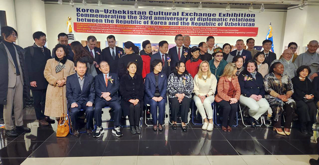 사단법인 한국직업능력교류협회 김수회 회장, 신승인 부회장, 우즈베키스탄 외 중앙아시아 대사관 직원 등이 한 자리에 모여 있다. (사진=한국직업능력교류협회)