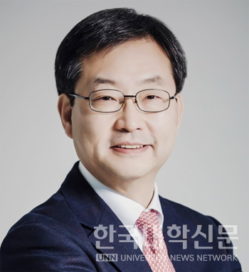 정진택 이사장.