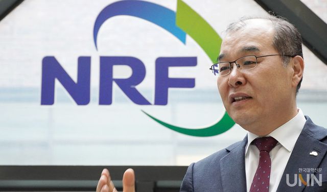 홍원화 한국연구재단 이사장은 본지와의 인터뷰에서 정책과 현장의 괴리를 최소화해 연구자와 대학의 어려움을 반영하겠다는 뜻을 밝혔다. (사진=한명섭 기자)