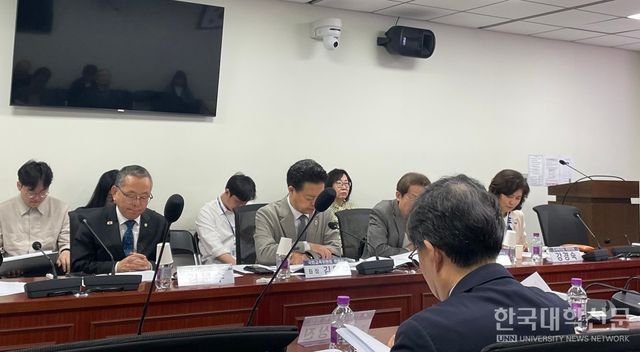 21일 국회 의원회관 제3간담회의실에서 ‘국가교육위원회 개혁방안 국회 입법 토론회’가 열리고 있다. (사진=김소현 기자)