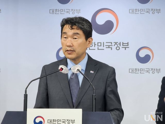 이주호 사회부총리 겸 교육부 장관이 6월 8일 오후 서울 종로구 정부서울청사에서 'AI 디지털교과서 추진방안'을 발표하고 있다. (사진=백두산 기자)