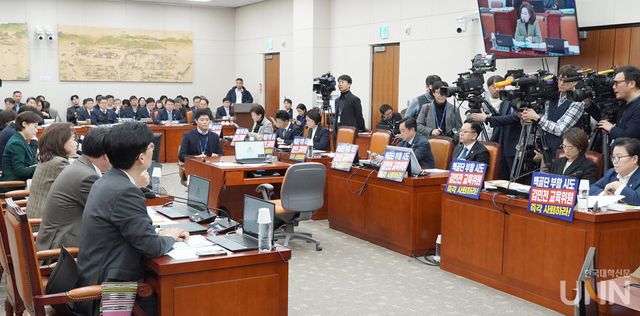 국회에서 AI 디지털교과서 검증 청문회가 열리고 있다. (사진=한명섭 기자)