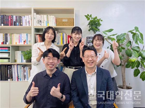 (위 왼쪽부터 시계방향으로) 김지은 생활복지학과 교수, 박지현 문화전문대학원 교수, 지명인 지리학과 교수, 주상훈 건축학부 교수, 홍인호 데이터사이언스대학원 교수. 사진=전남대 제공