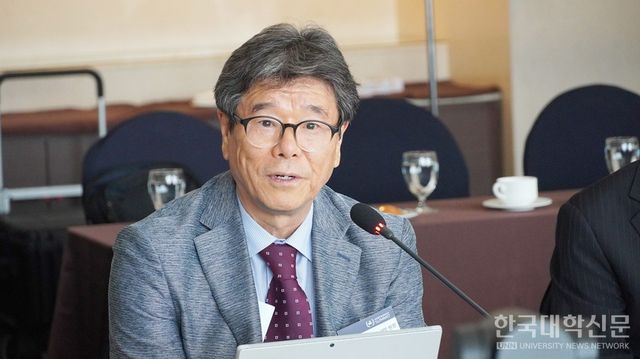 최용섭 프레지던트 서밋 원장(본지 주필 겸 편집인)이 서밋 제3차&nbsp;컨퍼런스 개막에 앞서 인사말을 전하고 있다. (사진=한명섭 기자)