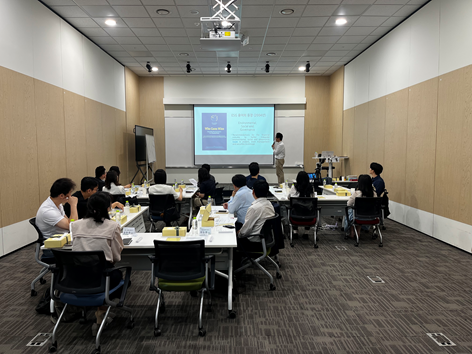 문성후 법무법인 원 ESG센터장(연세대 대학원 겸임교수)이&nbsp; ‘ESG와 지속가능 리더십’을 주제로 특강을 진행하고 있다. (사진=aSSIST)