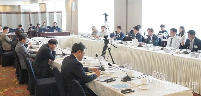 19일 오후 서울 프레지던트호텔에서 ‘2025 국가중심 국공립대학 UCN PS’ 3차 콘퍼런스가 열린 가운데 총장단 회의가 진행 중이다. (사진=한명섭 기자)