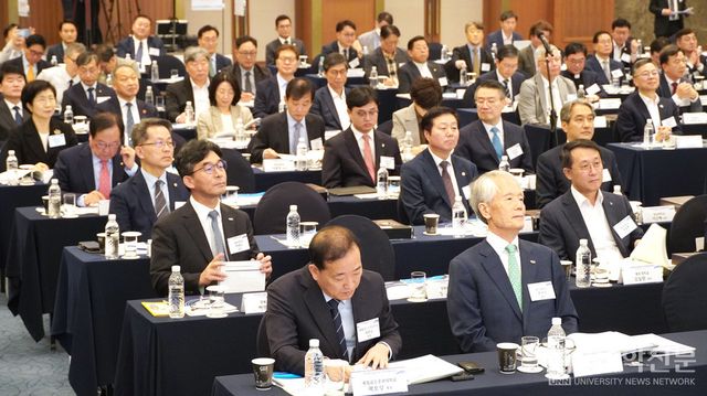 대학 총장들이 새 정부에게 바라는 점을 건의하고 있다. (사진=한명섭 기자)