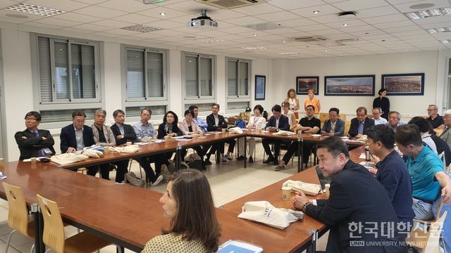 서밋 총장단이 현지시간으로 지난 4일 IUT 관계자들의 발표를 듣고 있다. (사진=주지영 기자)