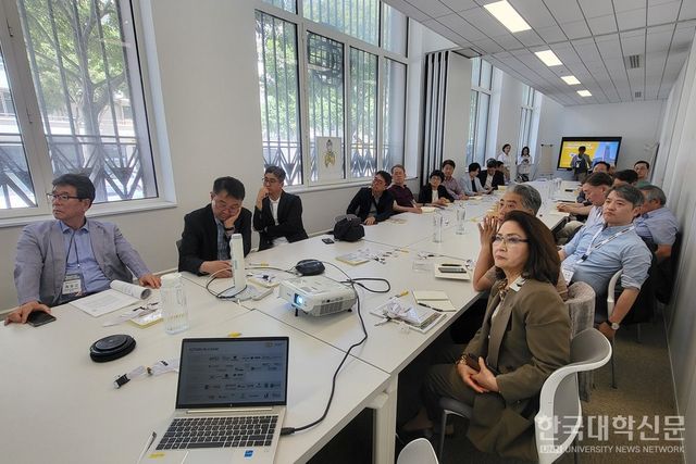 서밋 총장단이 현지시간으로 지난 3일 CISAM+에서&nbsp;마르세유 광역 상공회의소 관계자들의 발표를 듣고 있다. (사진=주지영 기자)