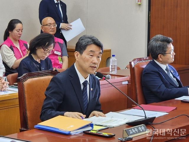 이주호 부총리 겸 교육부 장관이 10일 국회 본관에서 열린 리박스쿨 관련 청문회에서 의원들의 질의에 답하고 있다. (사진=백두산 기자)