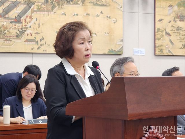 손효숙 리박스쿨 대표가 10일 국회 본관에서 열린 국회 교육위원회 청문회에서 답변을 하고 있다. (사진=백두산 기자)