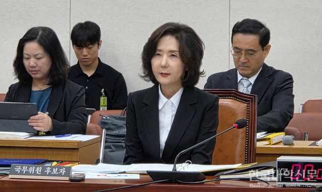 이진숙 부총리 겸 교육부장관 후보자가 16일 국회 교육위원회 전체회의장에서 진행되는 인사청문회를 준비하고 있다.(사진=한명섭 기자)