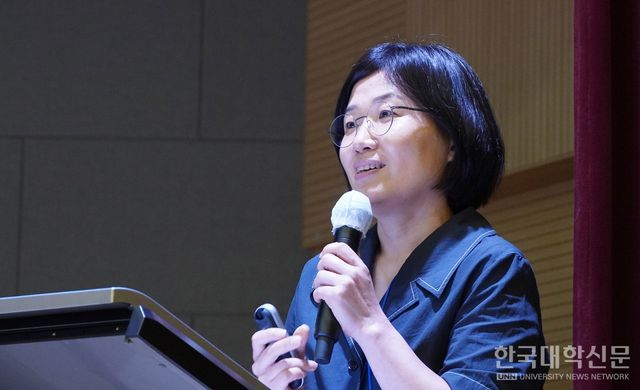 이상희 전문대학 혁신지원사업발전협의회 부회장이 ‘3주기 전문대학 혁신지원사업 발전협의회 추진계획 보고’를 주제로 발표하고 있다. (사진=한명섭 기자)