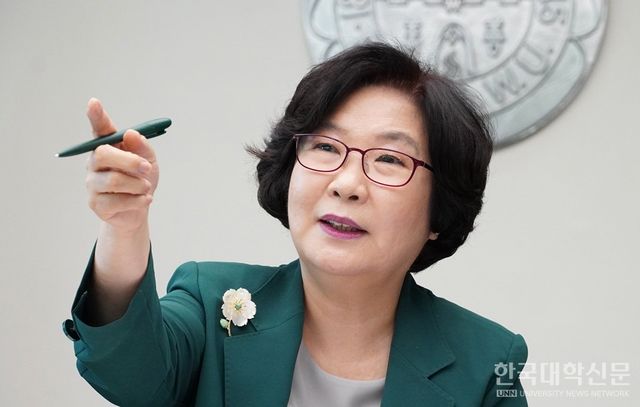 이향숙 이화여대 총장이 이화여대의 교육 혁신 뱡향성을 설명하고 있다. (사진=한명섭 기자)