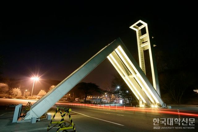 서울대 정문. (사진=한국대학신문DB)