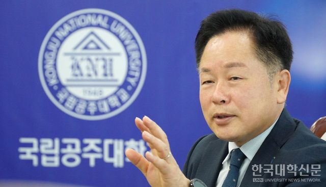 임경호 총장이 지난 2년간의 소회와 현재 추진 중인 글로컬 대학 사업에 대해 설명하고&nbsp; 있다. (사진=한명섭 기자)