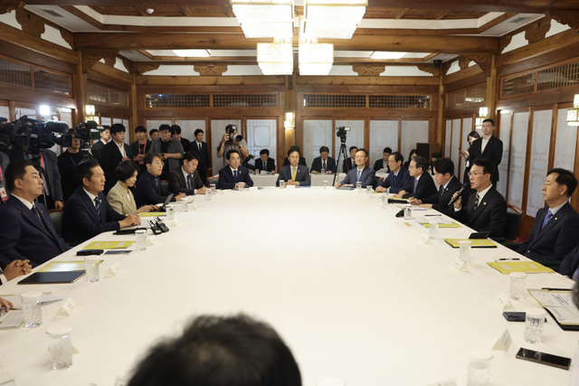 김민석 국무총리가 지난 7일 삼청동 총리서울공관에서 열린 고위 당정 협의회에서 발언을 하고 있다. (사진=국무총리실)
