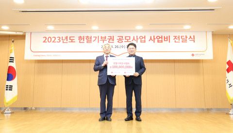 왼쪽부터 대한적십자사 혈액관리본부 조남선 본부장, KMDP 김건중 사무총장