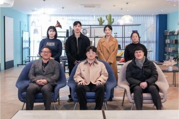 이번 연구를 수행한 UNIST 연구진. 권태혁(왼쪽하단부터 반시계방향) 교수, 박민규 연구원, 민두영 교수, 김서윤 연구원, 양지현 연구원(오투메디), 윤광수 연구원, 이유진 연구원.[UNIST 제공]