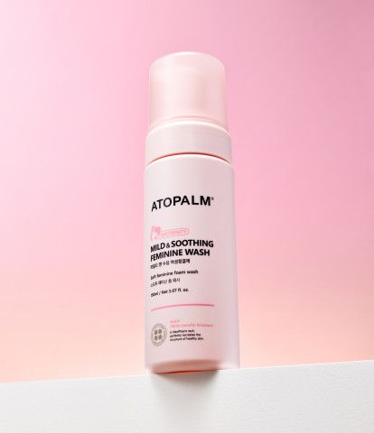 아토팜이 덥고 습한 여름철 민감한 Y존을 케어하는 ‘매터니티 케어 마일드 앤 수딩 여성청결제’를 출시했다