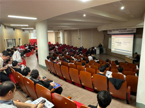 URO dot AI 세미나 발표 모습