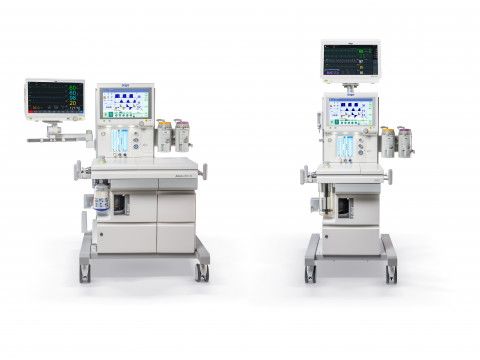 드레가 Atlan A100(오른쪽), A100 XL(왼쪽)에 드레가의 모니터 Vista300을 장착한 모습