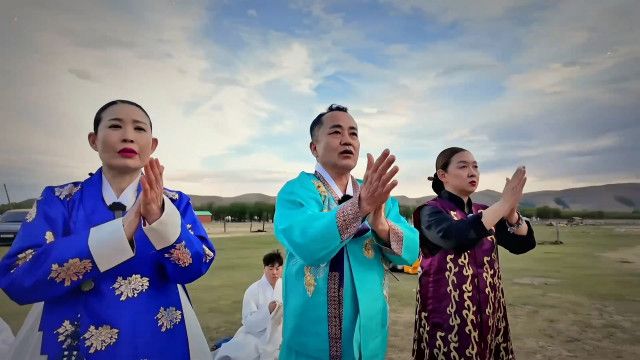 한국 전통 무속과 몽골 샤머니즘이 한 무대에 오르는 국내 최초 한국-몽골 무속 대결 프로젝트 ‘신들린 대결’