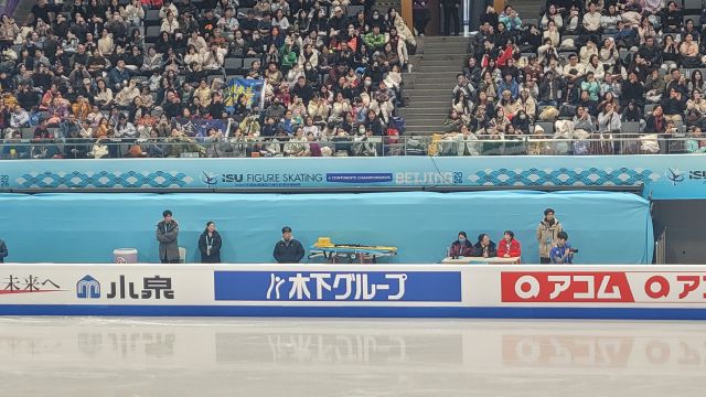 김은국 SRC재활병원 병원장이 중국 베이징에서 열린 ‘2026 ISU 4대륙 피겨스케이팅 선수권대회’ 경기장에서 선수들의 컨디션과 경기 진행 상황을 면밀히 확인하고 있다