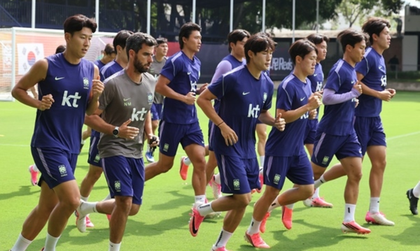 한국 축구, 32강 와일드카드 '8위' 턱걸이... 