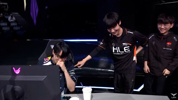정글팀에게 패배 후 망연자실한 '라스칼' 김광희 선수. [LCK]