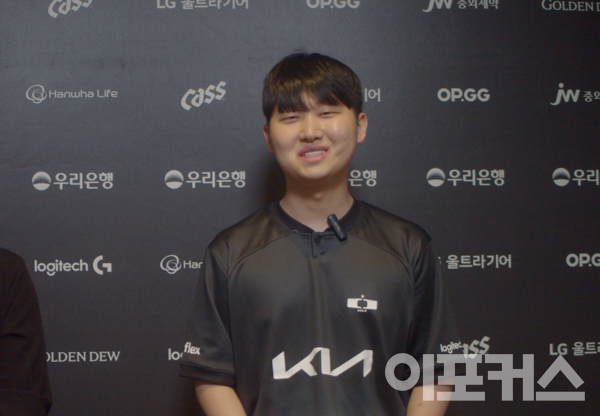 디플러스 기아 '에이밍' 김하람&nbsp;선수가 이포커스와 1대1 단독 인터뷰를 진행했다