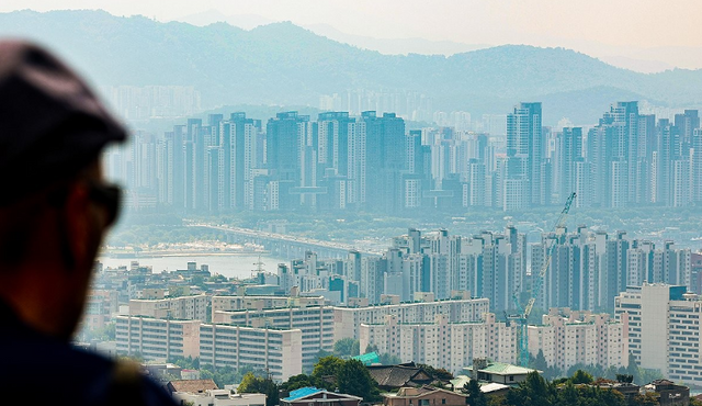 [남산에서 바라보이는 서초구 일대 아파트/연합뉴스]