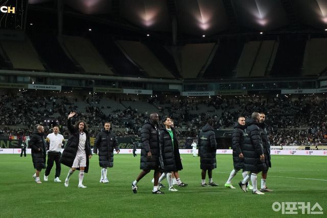 [전설의 축구 선수들이 이색 대결을 펼친 상암 월드컵구장/사진=곽도훈 기자]