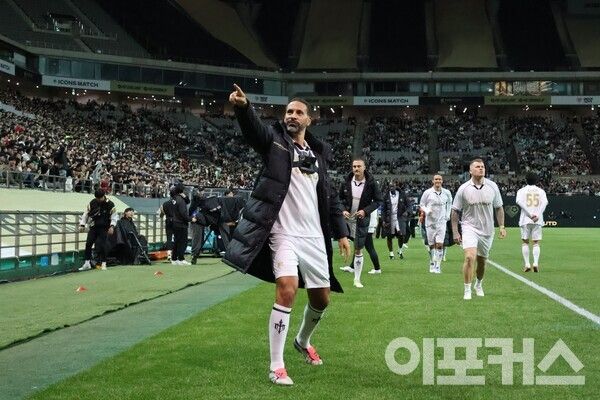리오 퍼디난드가 포즈를 취하고 있다. [사진=곽도훈 기자]