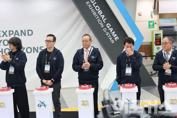 윤상훈 크래프톤 글로벌 운영 총괄 부사장(왼쪽 두 번째) [사진=곽도훈 기자]