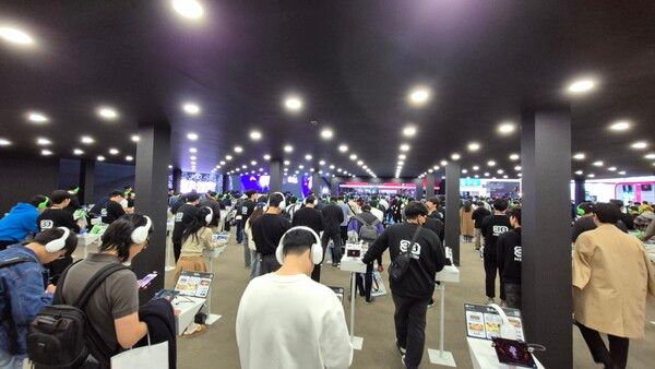 '환세취호전 온라인'을 시연하기 위해 모인 게이머들. [곽유민 기자]