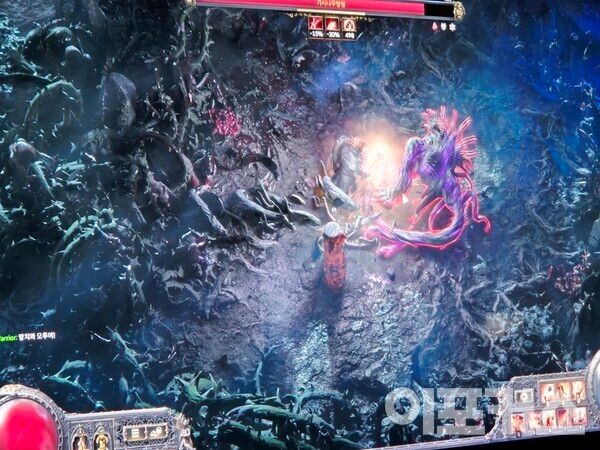 조나단 로저스 그라운딩 기어 게임즈 개발 총괄이 현장에서 게임을 시연 중이다. [곽도훈 기자 촬영]